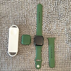 Apple SERIE 7 GPS Green Smartwatch with Extra Band